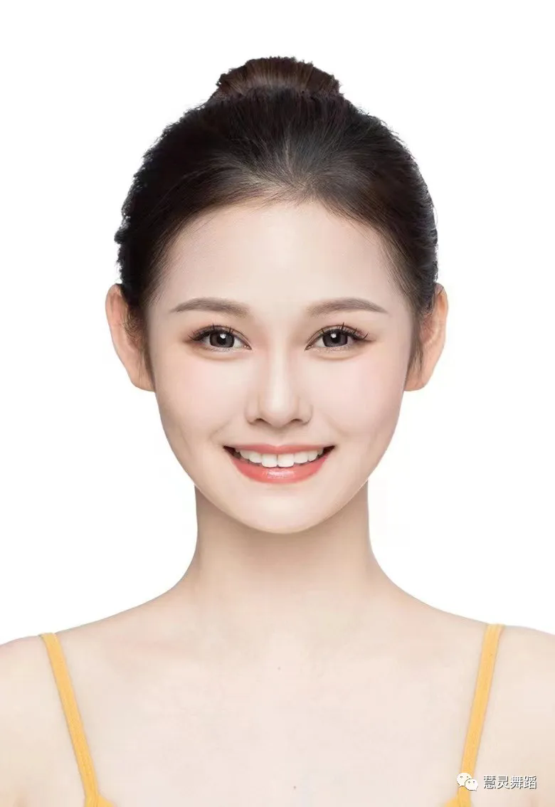 张同学 四川音乐学院.webp.png